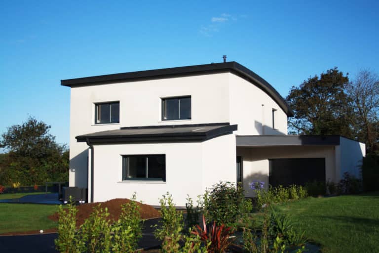 construction-dune-jolie-maison-contemporaine-debords-zinc-garde-corps-balcon-2.jpg