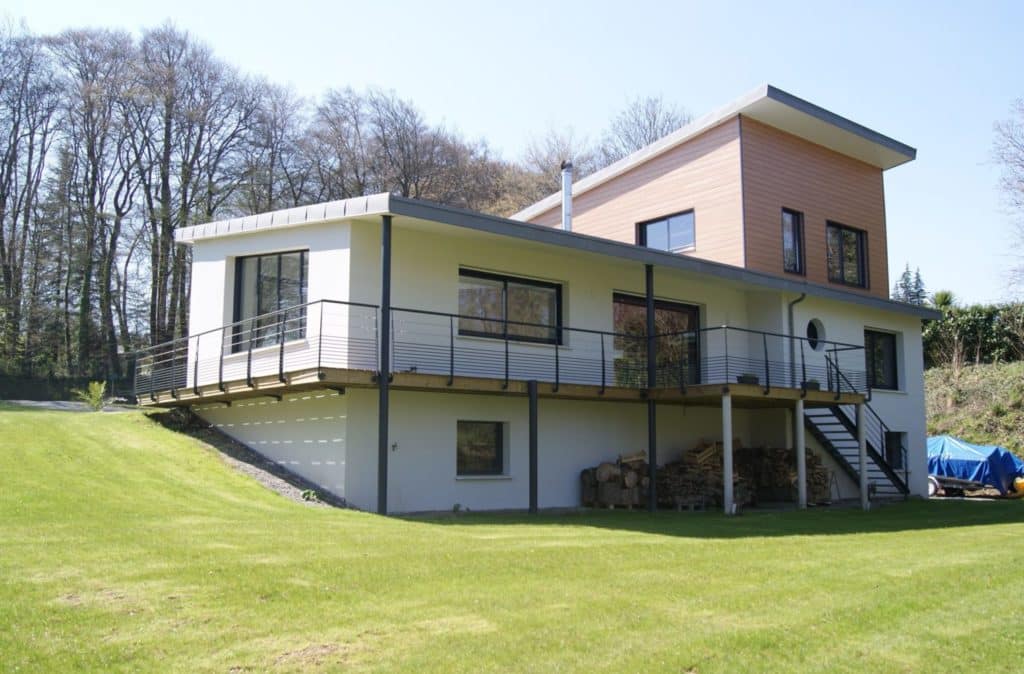 construction maison contemporaine bardage werzalith enduit bi tons garde coprs escalier metal - Réalisations - Finistère, Saint Thonan
